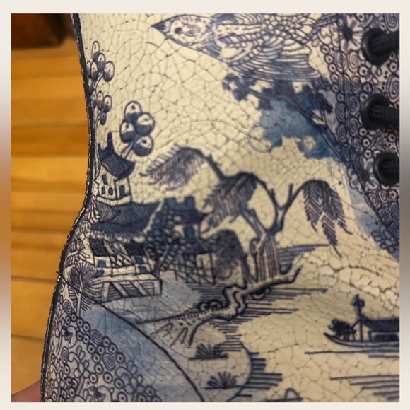 EUC Dr. Martens Willow Pascal 8-Eye Boots - Picture 5 of 9